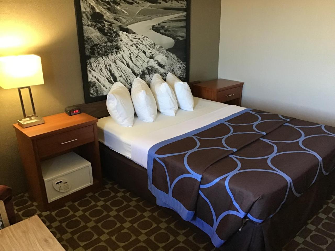 Super 8 By Wyndham מיילס סיטי מראה חיצוני תמונה