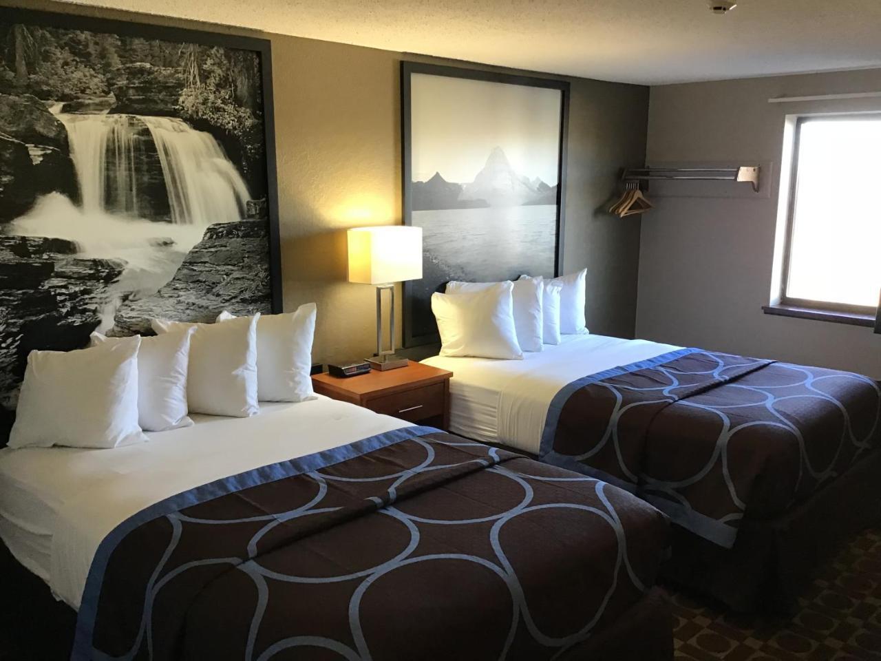 Super 8 By Wyndham מיילס סיטי מראה חיצוני תמונה